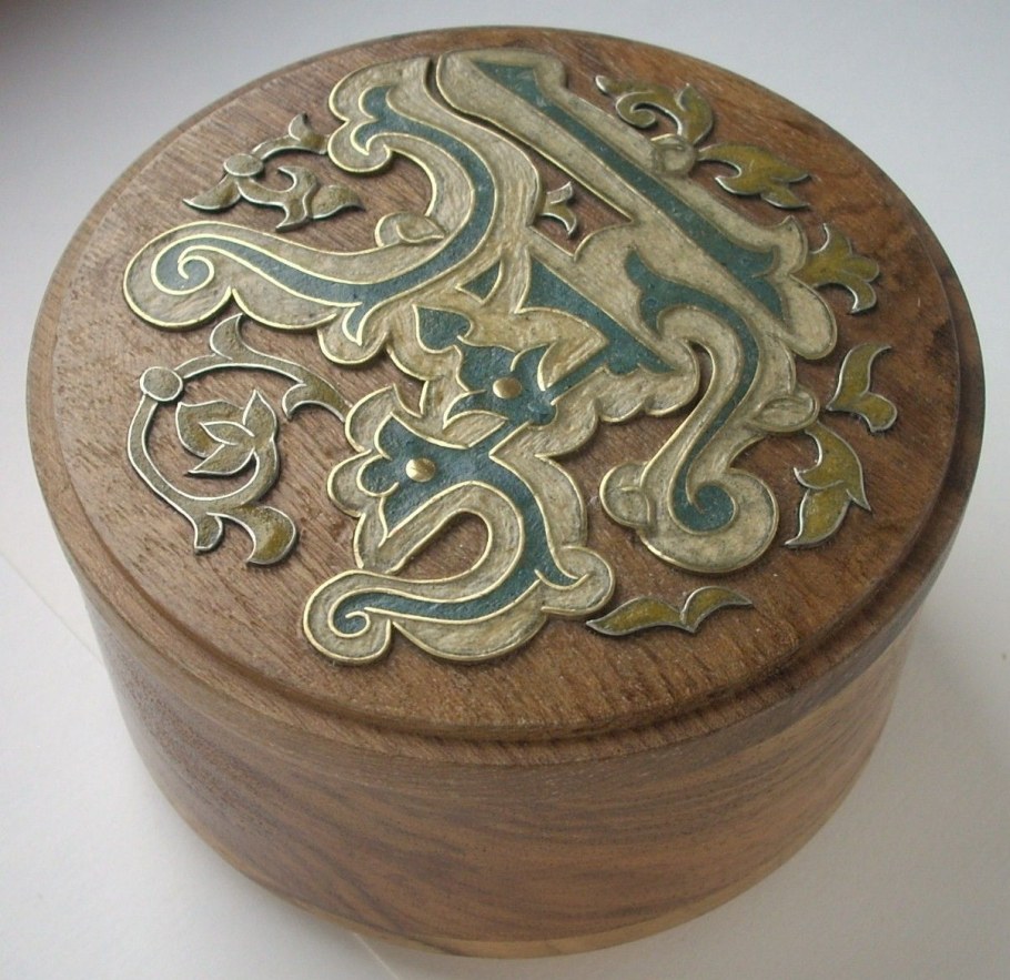 Тарелка дерево инкрустация металл