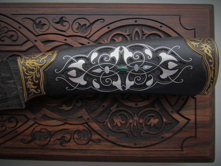 Инкрустация дерева металлом