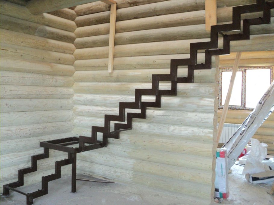 Лестница из профильной трубы 100х100 полувинт