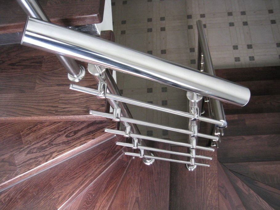 Поручень из трубы 50 мм хром