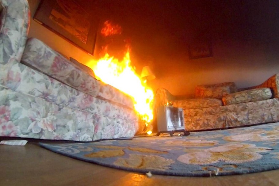 Испорченный диван