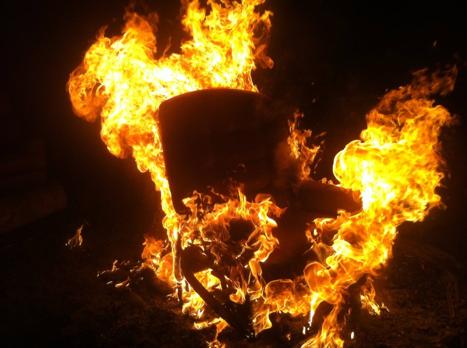 Горячий стул