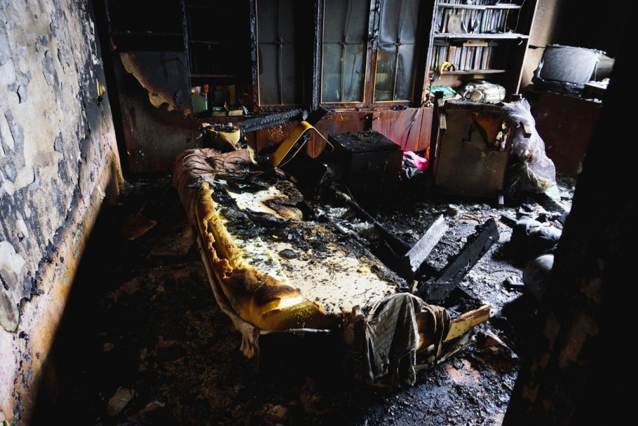 Кресло у камина