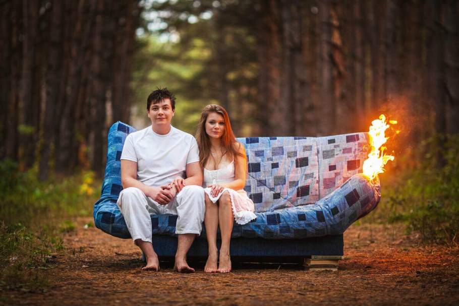 Сгоревший диван в квартире