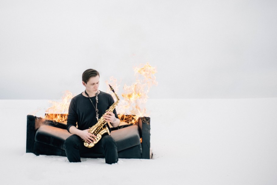 Сгоревший диван в квартире