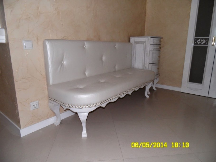 Диванчик в прихожую