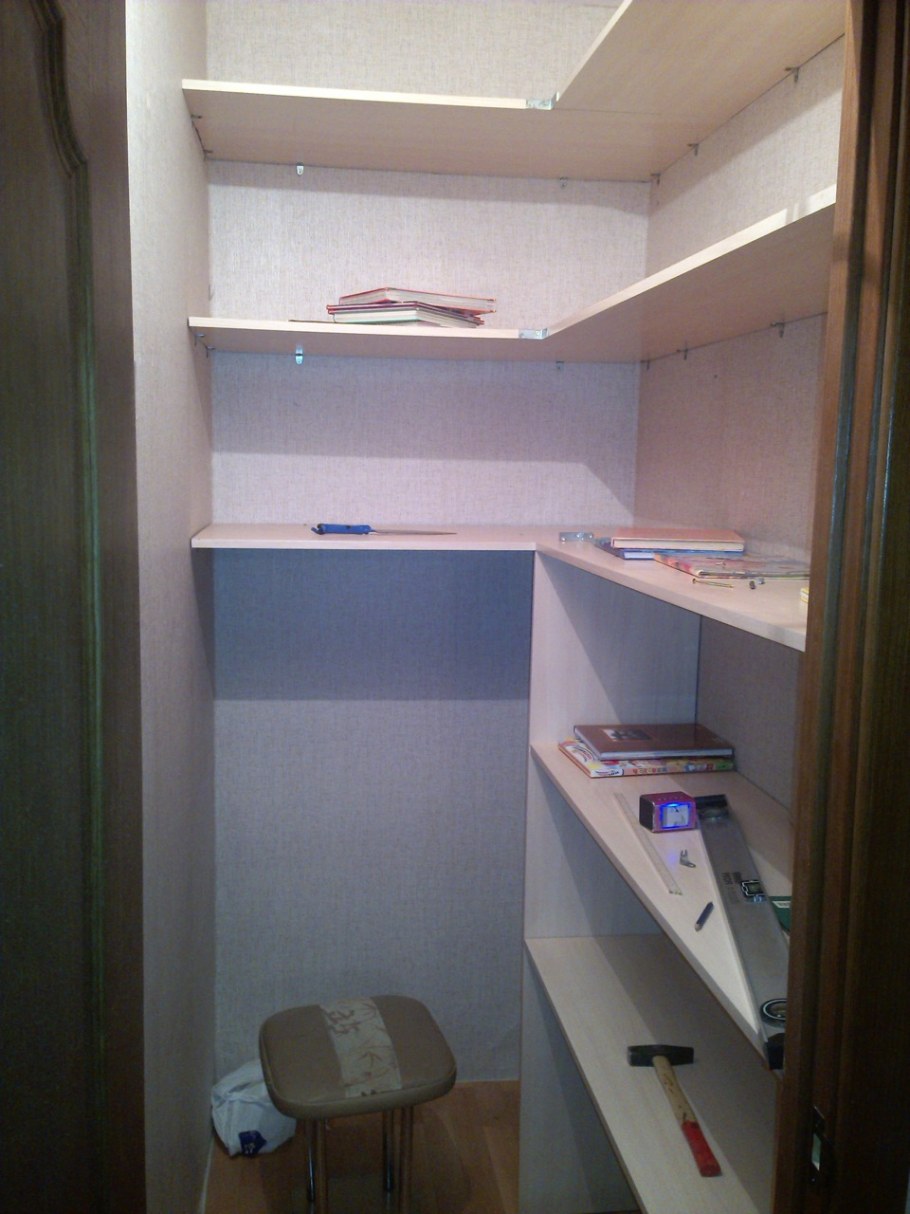 Встроенный шкаф в прихожей в хрущевке