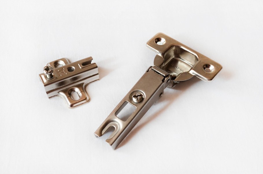 Детали фурнитуры пластиковых окон