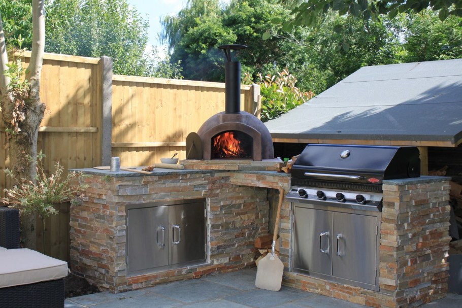 Пергола патио с мангалом