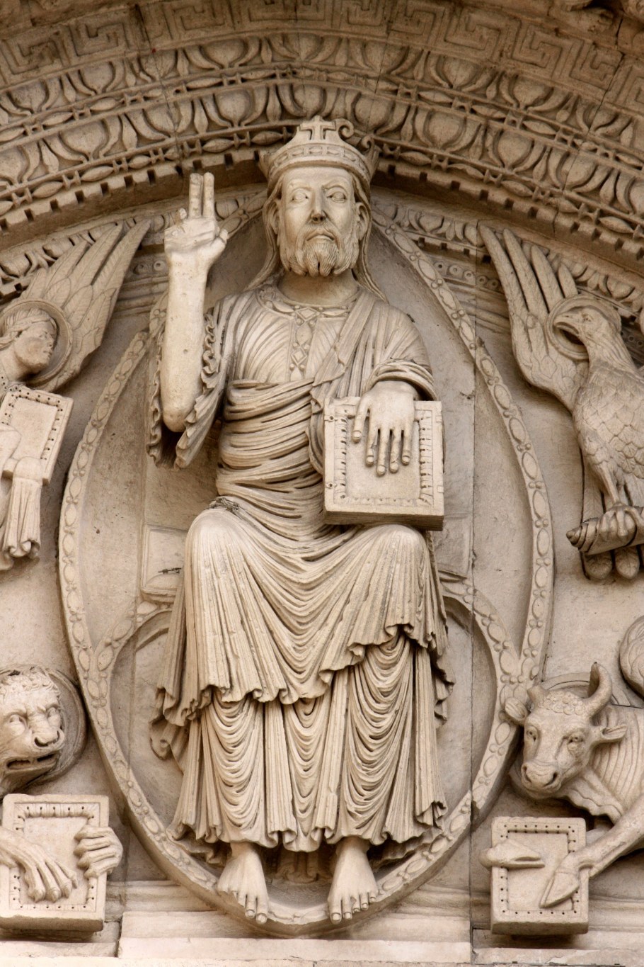 Тимпан церкви сен Трофим в Арле