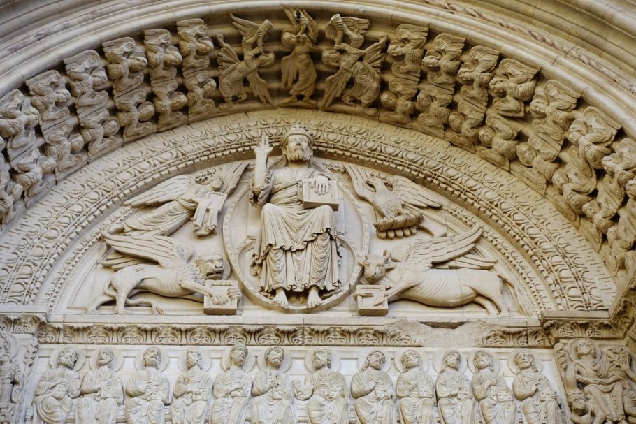 Фасад церкви сен-Трофим в Арле