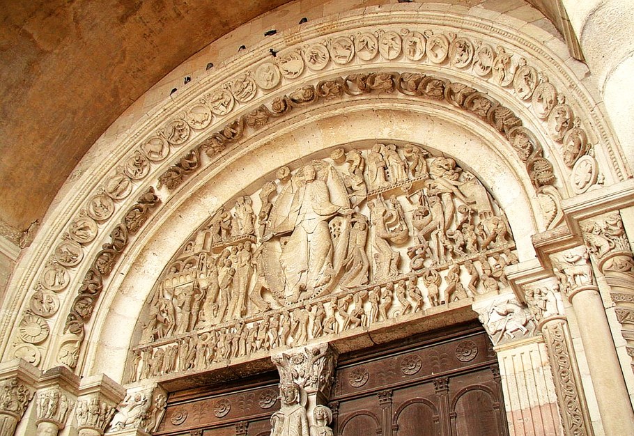 Тимпае собора Сан Лазан