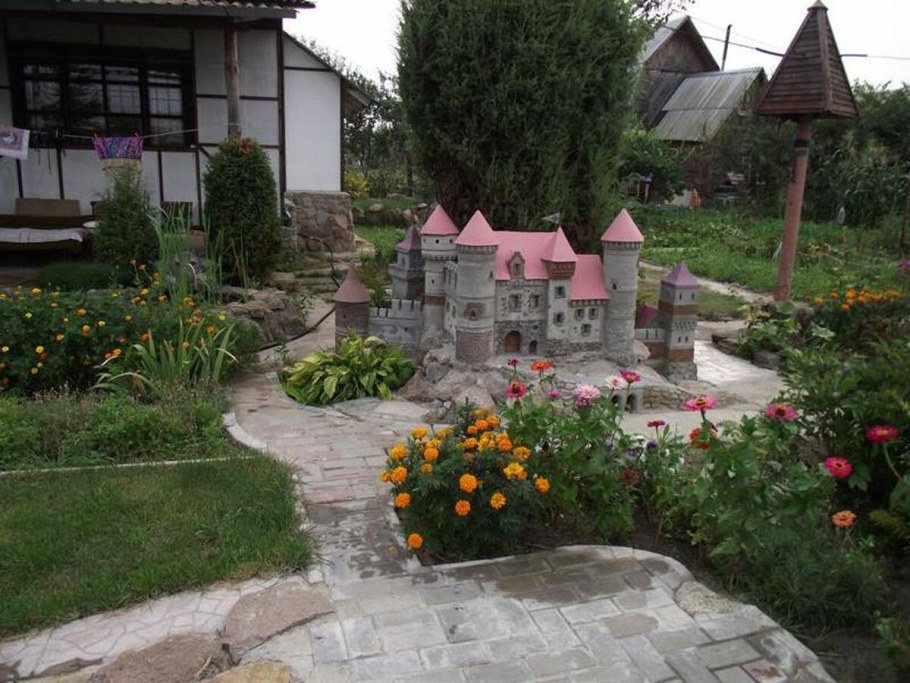 Замок из камней для сада