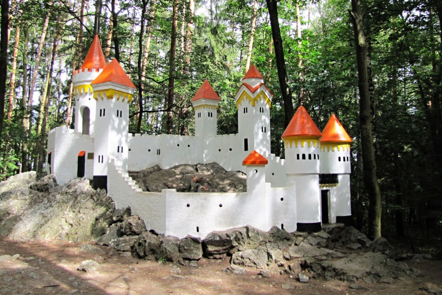 Миниатюрная крепость в парке ангелов