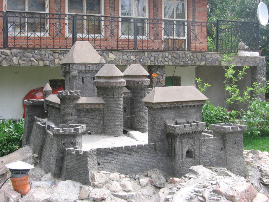 Декоративные замки из бетона