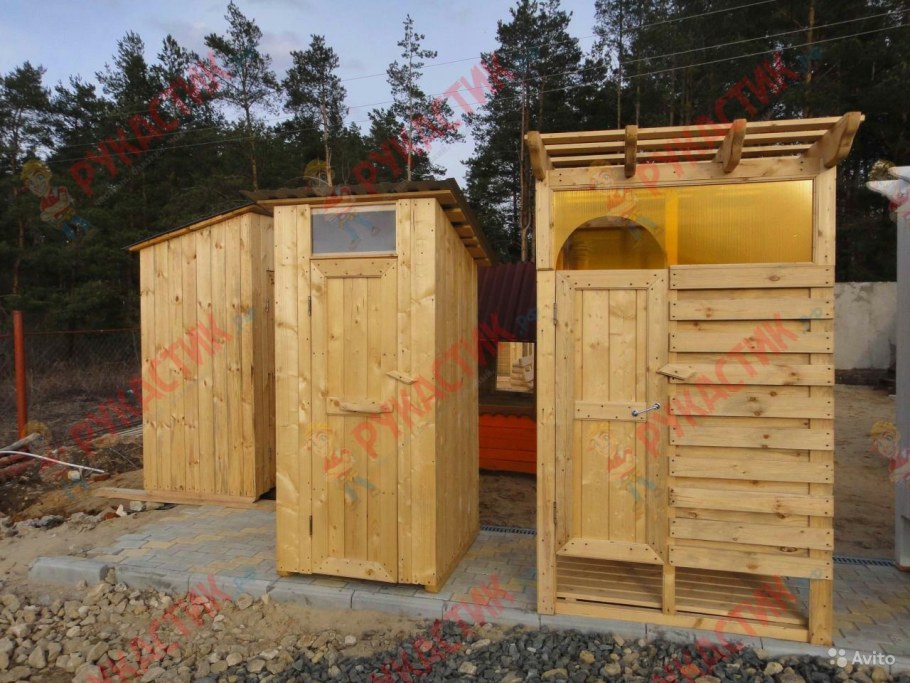 Туалет на даче из профнастила