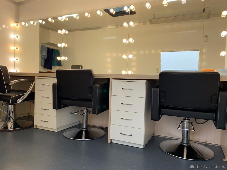 Фасад мебельного салона