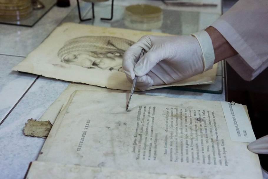 Реставратор книг