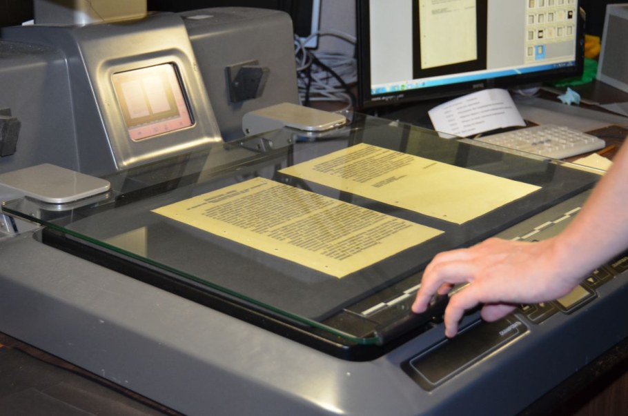 Человек с ноутбуком