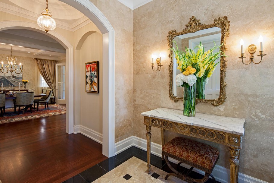 Венецианская штукатурка в холле