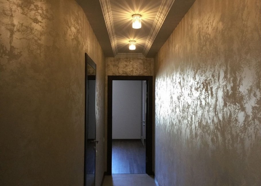 Венецианская декоративная штукатурка в коридоре