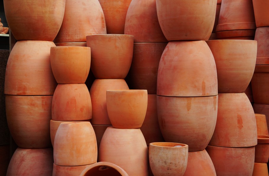 Неглазурованная керамика терракота