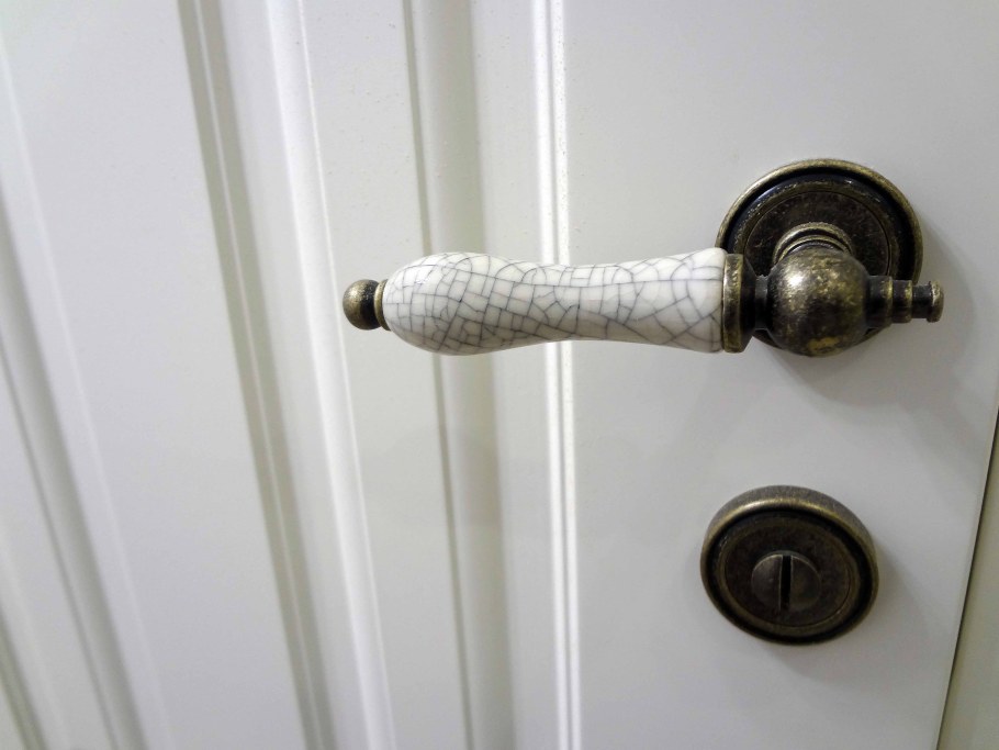 Ручки для межкомнатных дверей фарфоровые