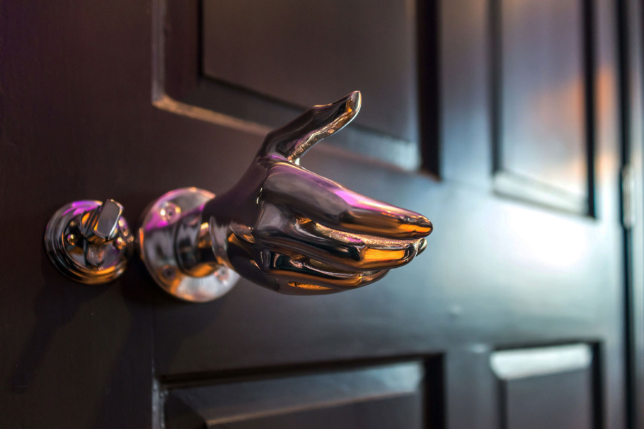 Необычные дверные ручки