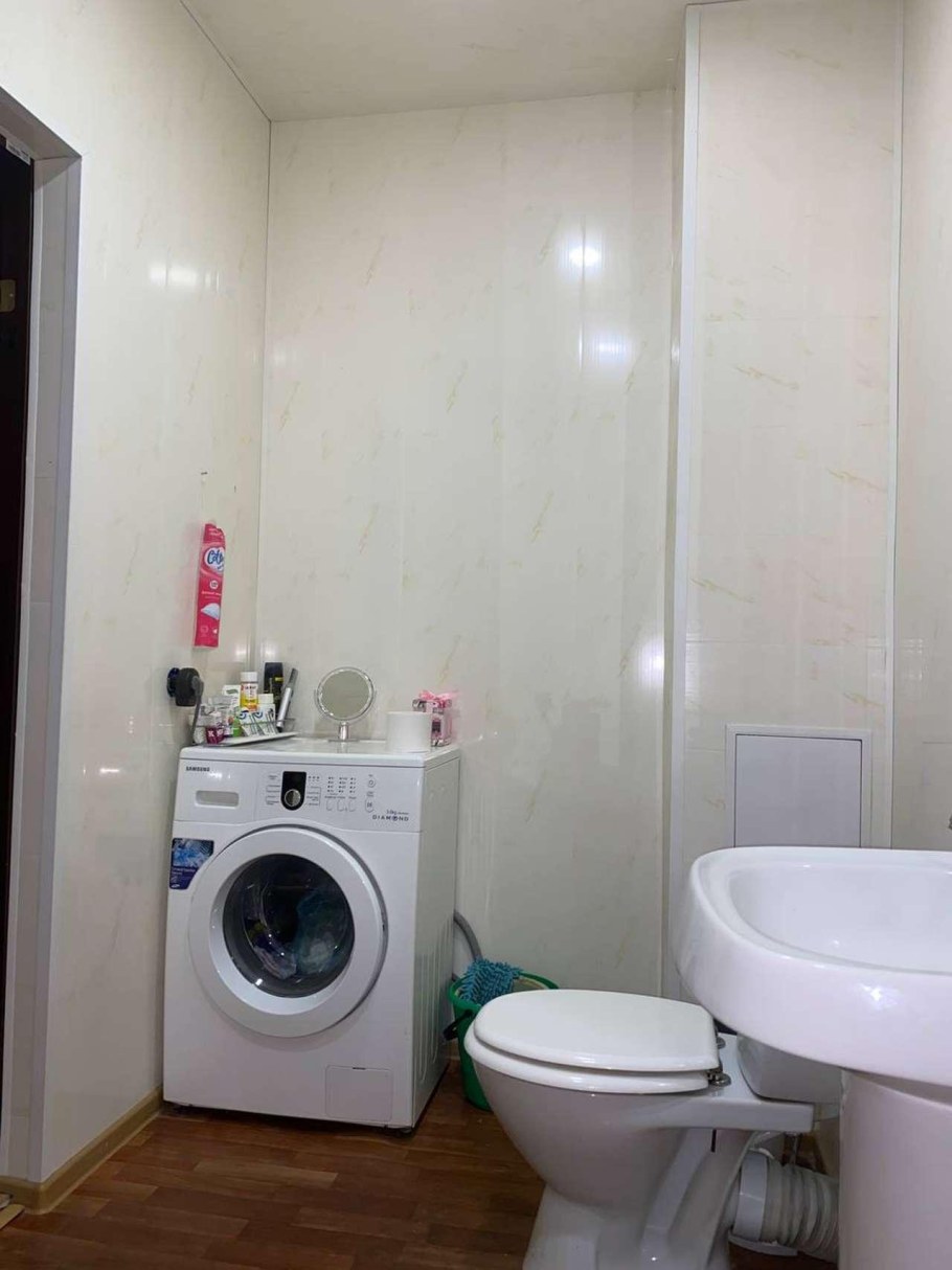 Кладка перегородки в металлическом ангаре