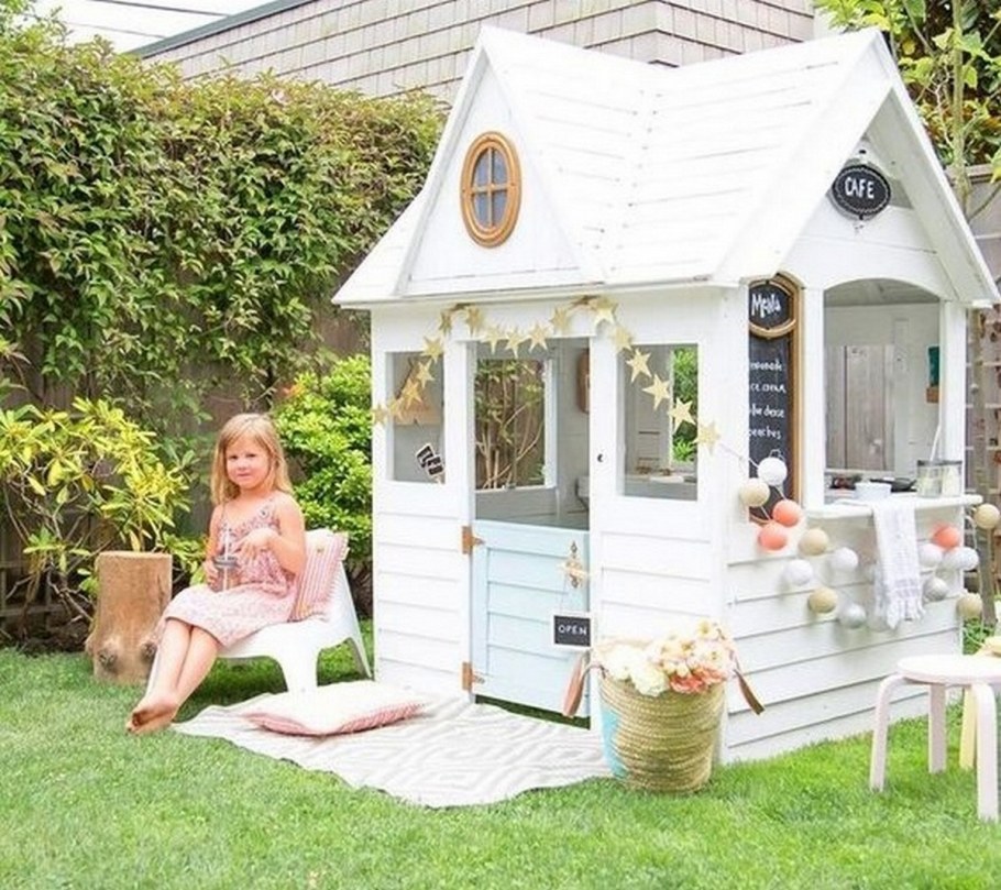 Домик для девочки на даче