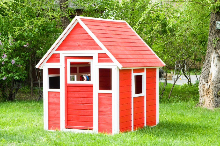 Домик для девочки на даче