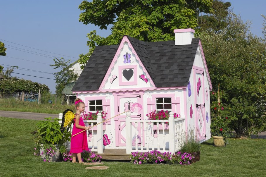 Деревянный домик для детского сада