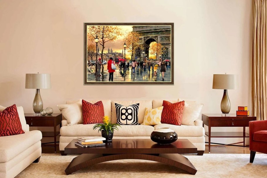 Маленькая гостиная с диваном