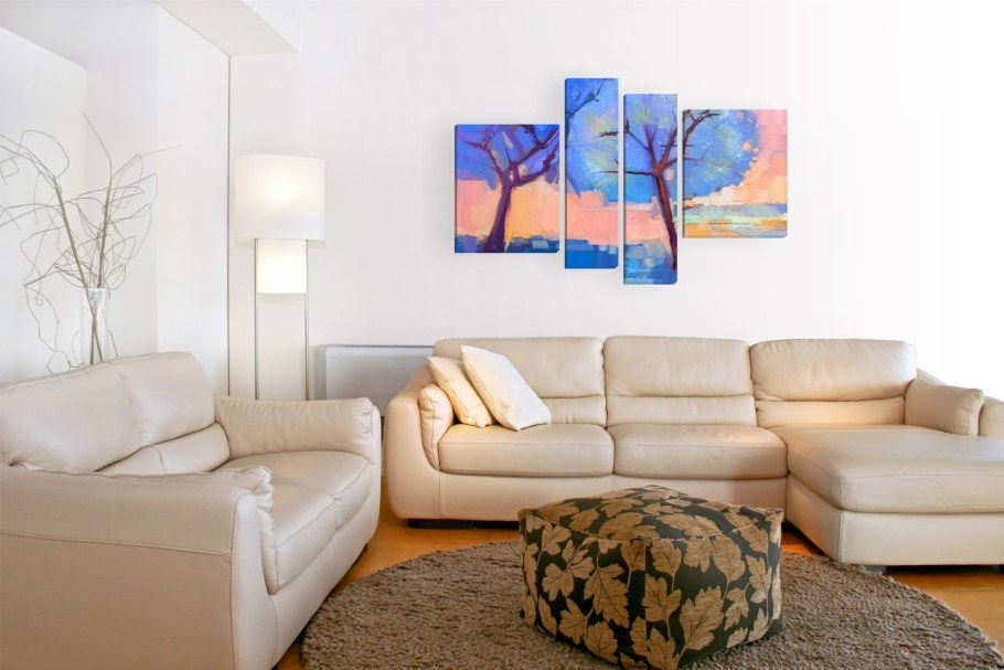 Панно над диваном в гостиной