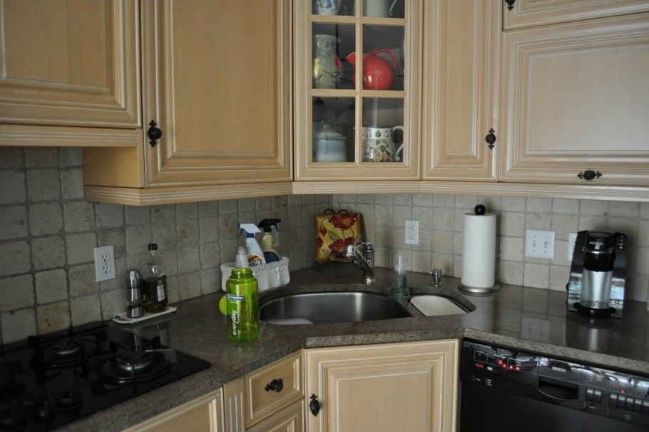 Угловая кухонная раковина