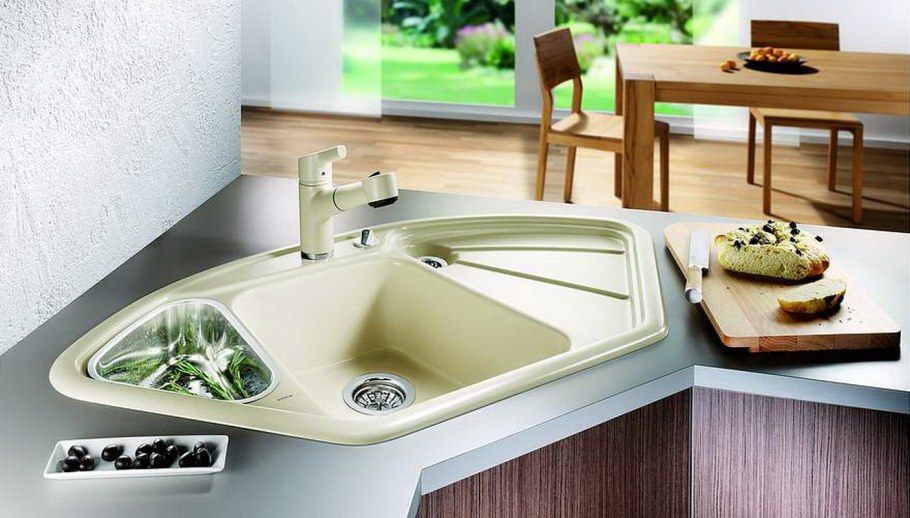 Угловая кухня с угловой мойкой