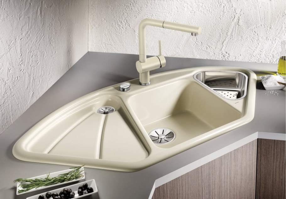 Угловая кухня с посудомоечной машиной