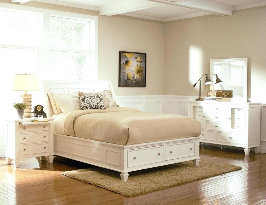 Спальня в пастельных тонах классика