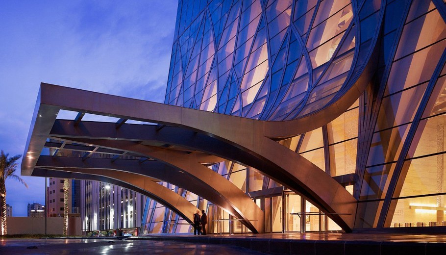 Фасад торгового центра в Майами, штат Флорида (1979 г.),