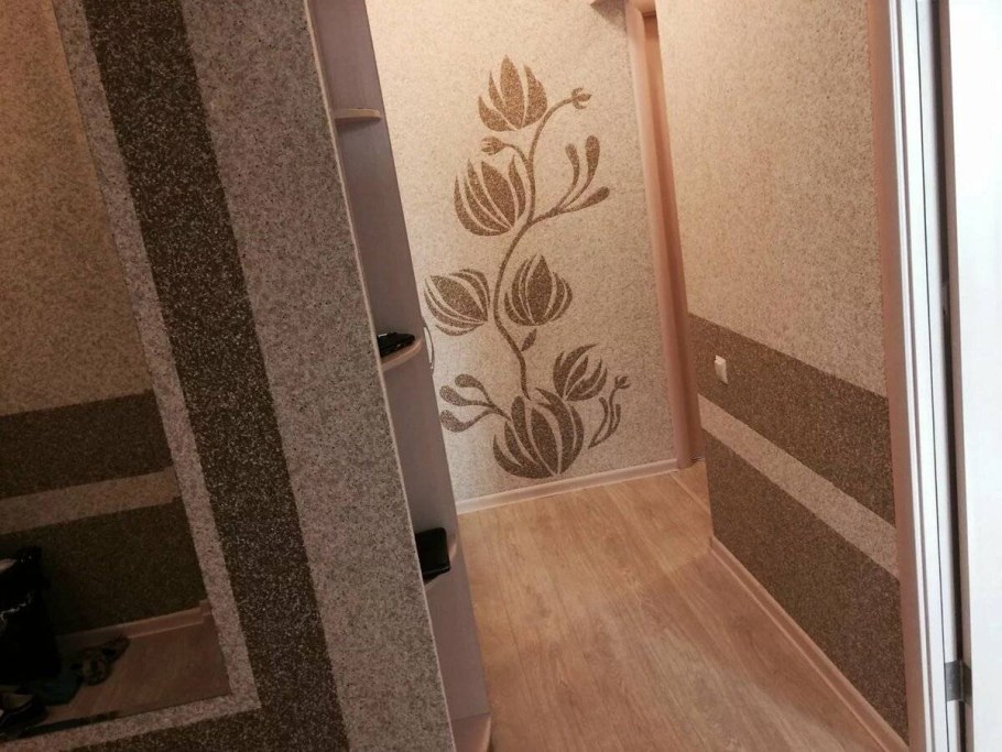 Кирпичная кладка в прихожей