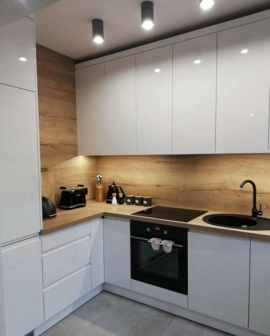 Угловая кухня икеа с высокими шкафами