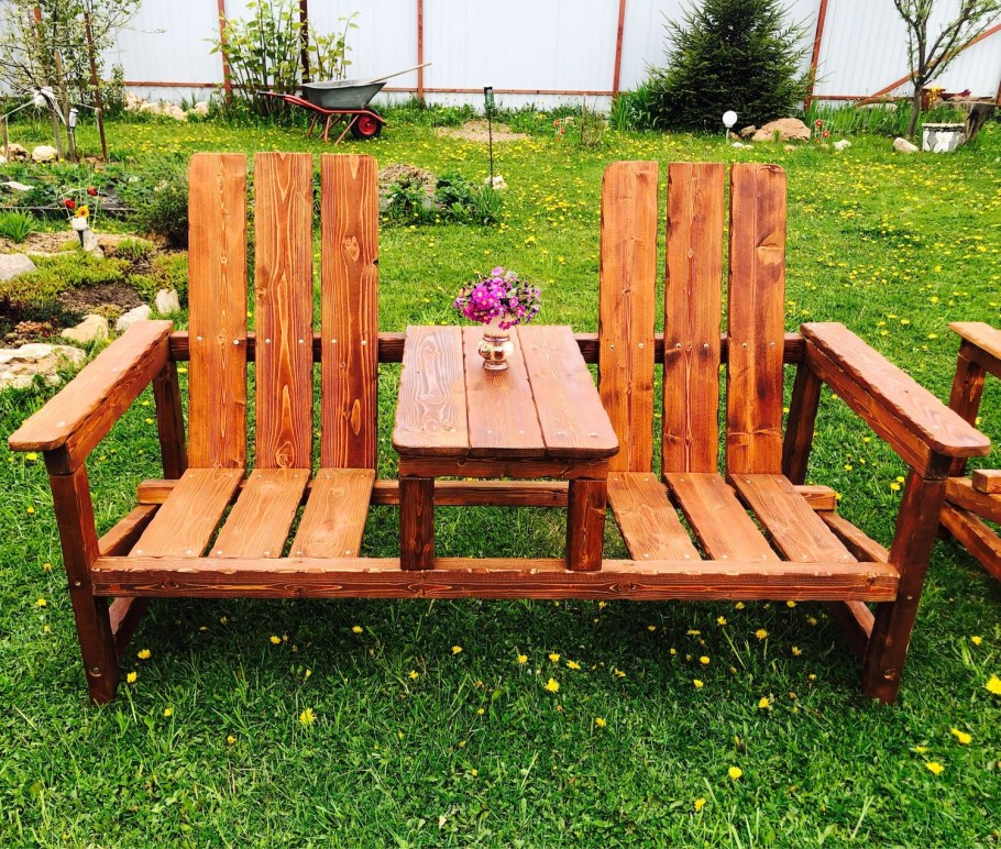 Скамейка со столиком