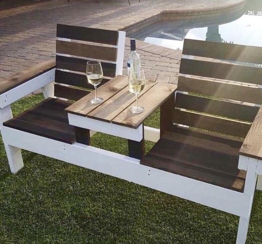 Скамейка со столиком