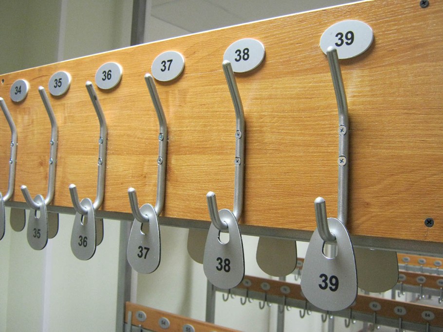Вешалка в школьную раздевалку