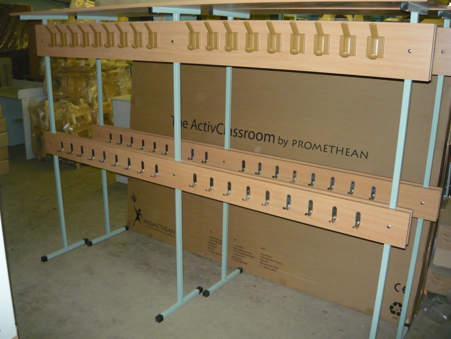 Вешалки для гардероба в школе