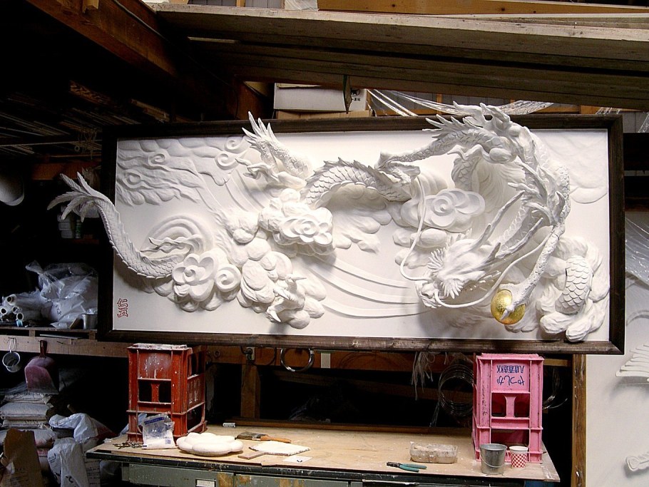 Горельеф китайский дракон