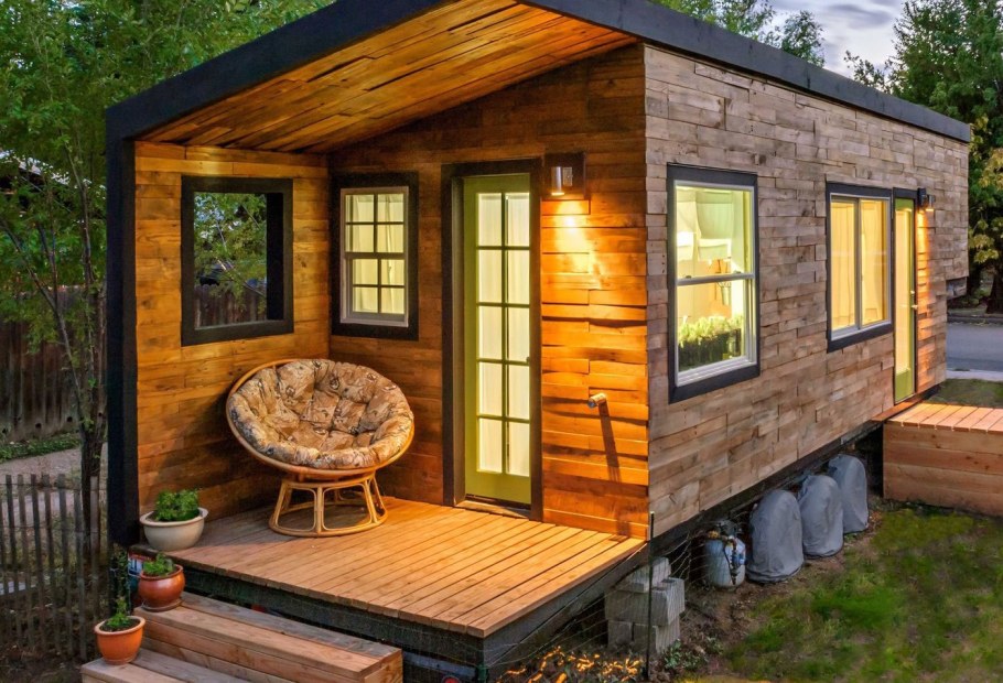 Тини Хаус с верандой