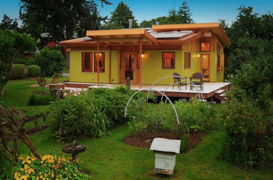 Интерьер маленького дачного домика