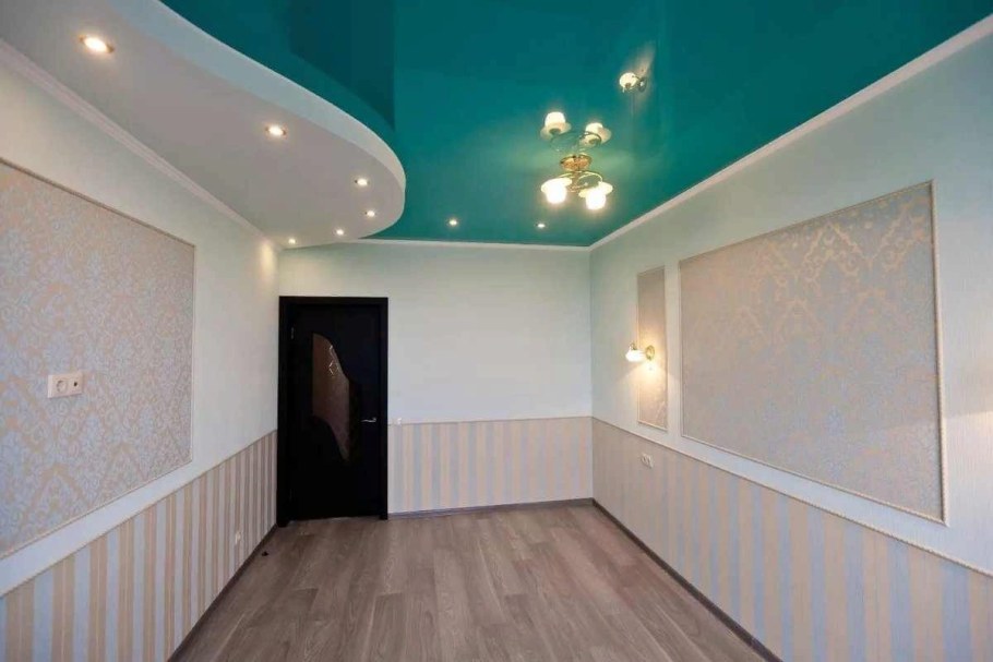 Двухуровневый потолок в классическом стиле