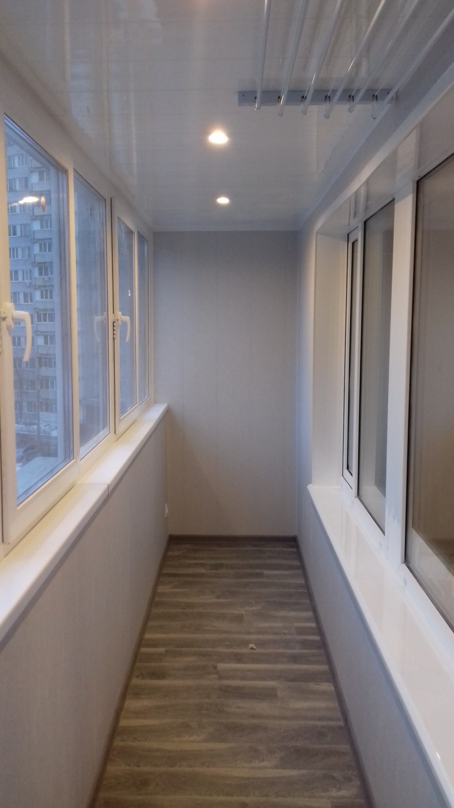 Отделка балкона панелями